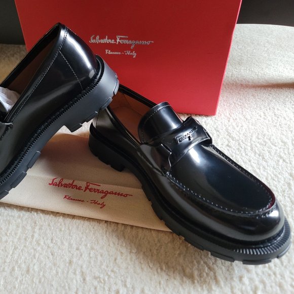 NEW Authentic Salvatore Ferragamo Embossed Logo Black Leather Loafers main image 4